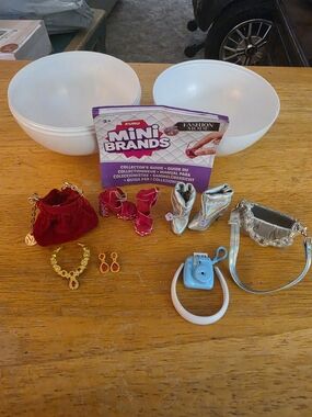 Zuru Mini Brands Fashion Mode Miniature Accessory Set - Red, Pink, Silver, Blue